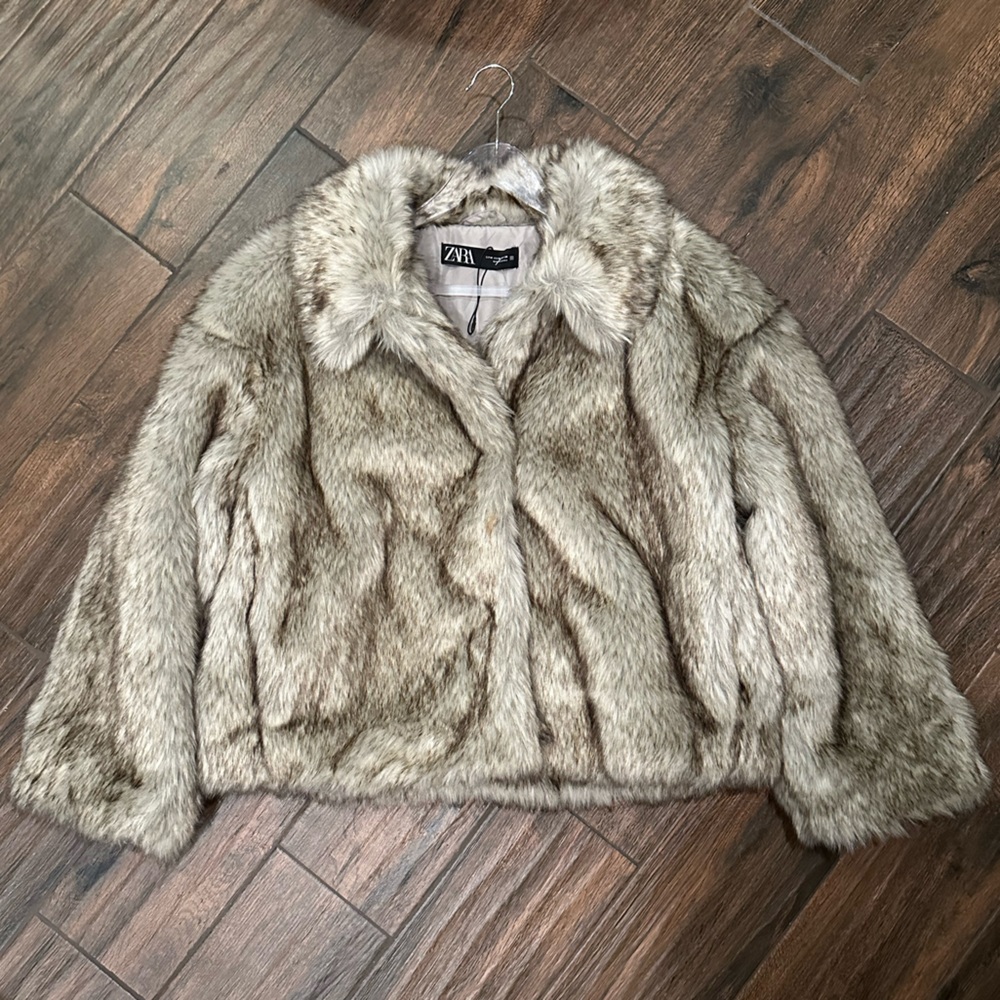 NWT!! Zara Faux Fur Short Coat 🧥